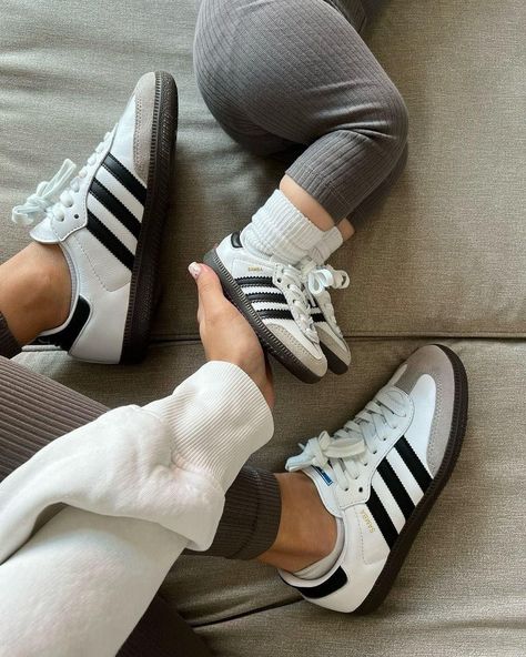 Do you like sambas? Follow us for more ! 👟 Credit🎥 : (all rights reserved to original owner) _____________________________________________ .⁣ .⁣ .⁣ . #samba #adidasuk #sneakers #adidas #londonfashion #sneakersforsale Sambas Adidas Women Outfit, Adidas Samba Og White, Samba Dress, Toddler Adidas, Samba Shoes, Adidas Samba Og, Black Granite, Adidas White, Instagram Outfits