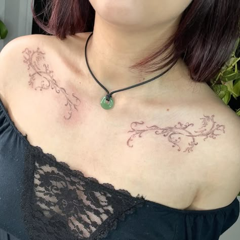 ‎‧₊˚✧ collarbone pieces for katelie ✧˚₊‧ thank u for the trust on this custom .< . i’m booking for october and november! take a peek at my “how to book” and “availability” highlights for more info <3 . . . . . #tattoo #tattooart #tattooideas #tattooinspo #collarbonetattoo #symmetricaltattoo #cybersigilism #abstracttattoo #filagree #finelinetattoo #linework #stippletattoo #cutetattoo #daintytattoo #losangeles #losangelestattoo #latattoo #femaletattooartist #queertattooartist #tttism #blxckink Collarbone Tattoo Delicate, Whimsical Collar Bone Tattoo, Book Font Tattoo, Collar Bone Tattoo Plants, Collarbone Tattoo Aesthetic, Aesthetic Collar Bone Tattoo, Collarbone Leaves Tattoo, Collarbone Script Tattoo, Cybersigilism Collarbone Tattoo