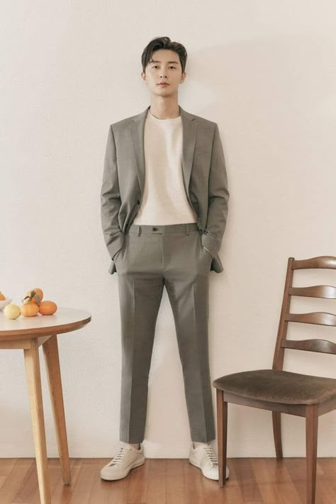 Korean Men Suit, Men Formal Outfit, Corean Style, Green Suit Men, Formal Dresses For Men, Men Office, Blazer Outfits Men, Minimalist Fashion Men, Formal Men Outfit