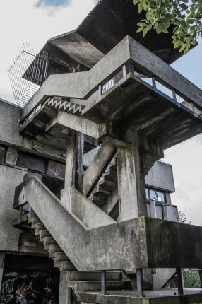 Glasgow | Brutalist Constructions Eco Brutalism, Glasgow Architecture, Brutalist Interior, Queen Margaret, Concrete Staircase, Canopy Architecture, Brutalism Architecture, Brutalist Buildings, Garden Canopy