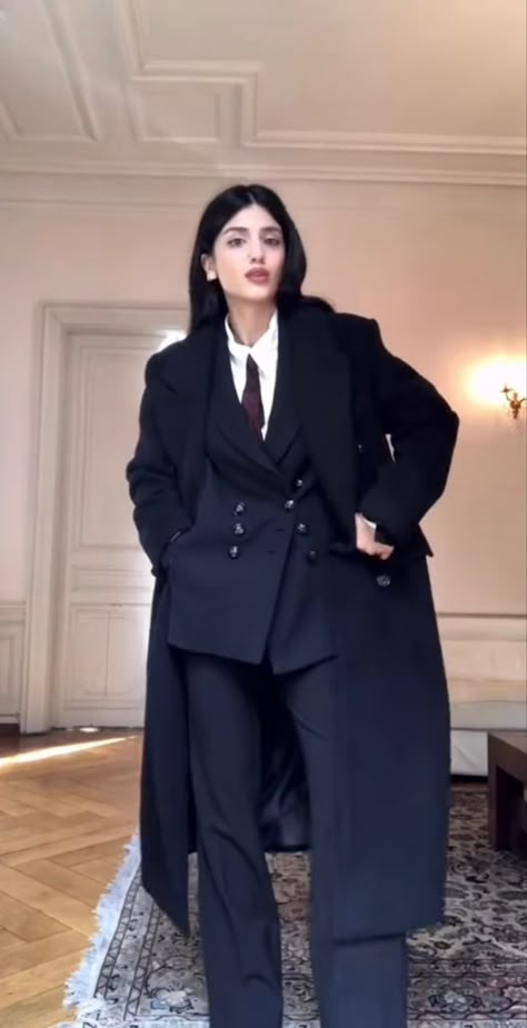 Suit Long Skirt, Suit Outfits For Women Aesthetic, Women In Suits Aesthetic Vintage, Black Suit Skirt Outfit, Black Suit Aesthetic Woman, Orchestra Black Outfit, Rich Ceo Aesthetic Woman, Business Fits Women, Classy Business Woman Aesthetic