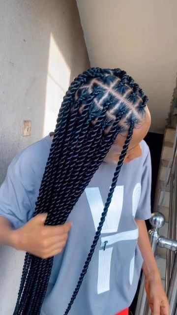 Knotless Box Braids Twisting, Twist Long Braids Hairstyles, Big Twisting Braids, Knotless Braids Twists, Boxed Twist Braids, Short Braids Twists, Big Box Twist Braids, Braided Twists Hairstyles For Black Hair, Medium Knotless Twists