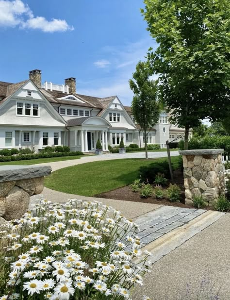 Beach House Mansion, Hampton Beach House, Hamptons Houses, Shingle Style Architecture, Nantucket Style Homes, Nantucket House, Hamptons Beach House, Shingle House, Nantucket Home