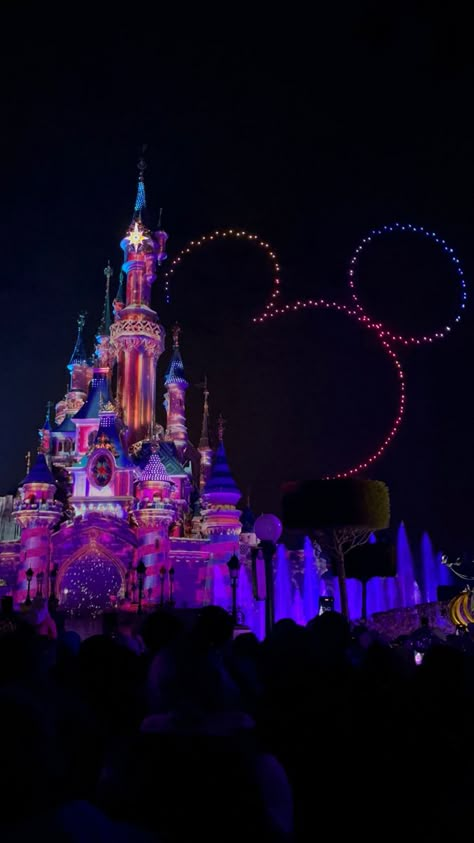 Disney castle at night. Paris Aesthetic Disneyland, Disneyland Paris Wallpaper, Disney Castle Aesthetic, Disney Paris Aesthetic, Disney Asthetics Photos, Disneyland Night, Disneyland Paris Photography, France Disneyland, Disney Lights