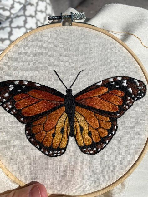 Emillie Ferris Embroidery, Monarch Embroidery, Emillie Ferris, Monarch Butterfly Embroidery, Monarch Butterfly Pattern, Emoji Coloring Pages, Hand Embroidery Videos, Felt Embroidery, Pola Sulam