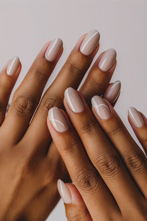 Elegant and Minimalistic Summer Nails Neutral Rounded Square Nails, Neutral Nails Square Round, Short Nail Designs Light Colors, White And Natural Nails, Bridesmaid Nail Art Ideas, Nail For Vacation Beach, Nails Summer Elegant, Simple And Chic Nails, Neutral Fall Nails Round