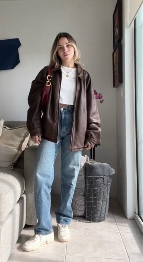 Leather Jacket Smart Casual, Sweater With Leather Jacket, Relaxed Leather Jacket Outfit, Cool Girl Asthetic Outfit, Light Leather Jacket, Brown Leather Jacket Street Style, Medium Length Leather Jacket Outfit, Brown Leader Jacket Outfit, Brown Jacket And Jeans Outfit