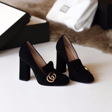 gucci penny loafer heels. love. Hak Tinggi, Fashion Catwalk, Designer High Heels, Slides Shoes, Crazy Shoes, Shoe Obsession, Gigi Hadid, Gucci Shoes, Shoe Lover