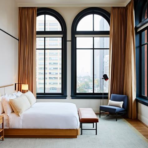 Five boutique American hotels occupying buildings with storied pasts Shinola Hotel, Boutique Hotels Interiors, Hotel Room Interior, Minimalistic Interior, Hotel Room Design, Hotel Interior Design, Hotel Project, Hotel Boutique, Hotel Interiors