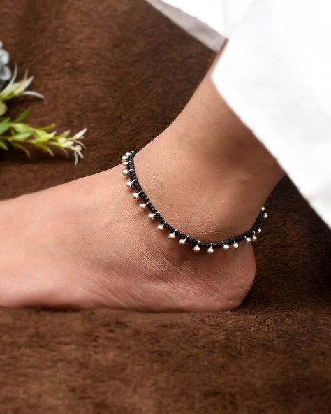 "who needs a soundtrack when you have ghungaru anklet.." Black Thread Anklet Silver, Anklet Photography, Payal Designs Silver, Bridal Foot Jewelry, Trendy Silver Jewelry, Silver Anklets Designs, Anklets Diy, Contemporary Silver Jewelry, Silver Payal