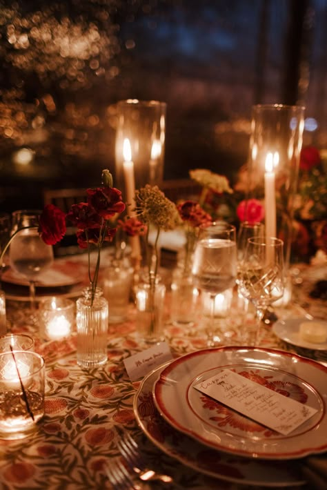 Romantic Candle Lit Wedding, Traditional Romantic Wedding, Cozy Romantic Wedding, Candlelit Wedding Reception Round Tables, Candlelight Wedding Reception Romantic, Warm Wedding Decor, Candle Lit Reception Tables, Wedding With Lots Of Candles, French Countryside Wedding Aesthetic