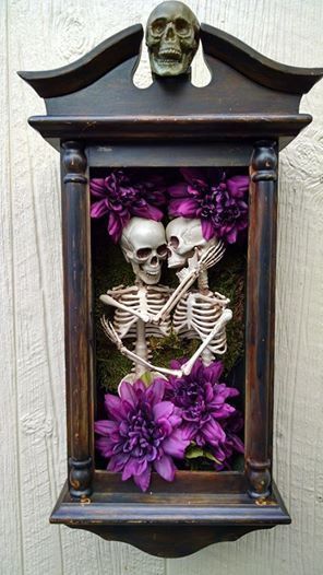 Skeleton Craft, Love Skeleton, Casa Halloween, Gothic Furniture, Goth Home Decor, Goth Decor, Goth Home, Skull Decor, Theme Halloween