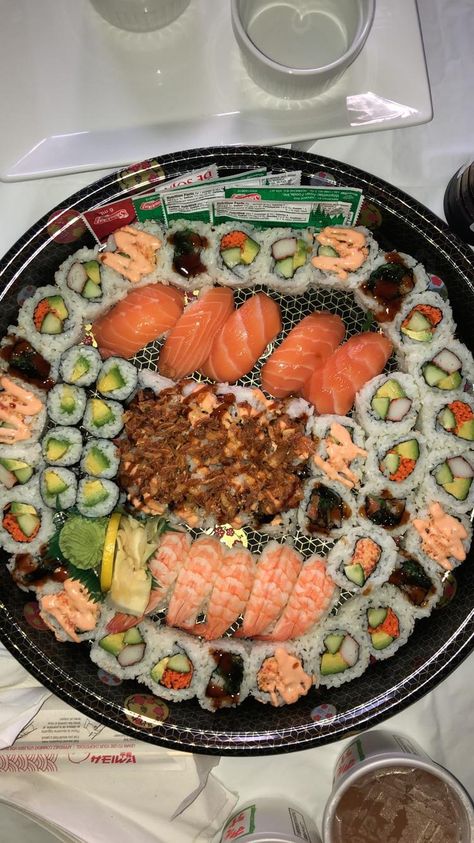 Local Sushi platters with Miso at home! Yay for delivery! #food #meal #foods #healthyfood #keto Sushi Platter Parties, Sushi Platter Aesthetic, Sushi Photography, Dream Fridge, Bbq Platter, Healthy Sushi, Sushi Platte, Ricotta Toast, Delivery Food