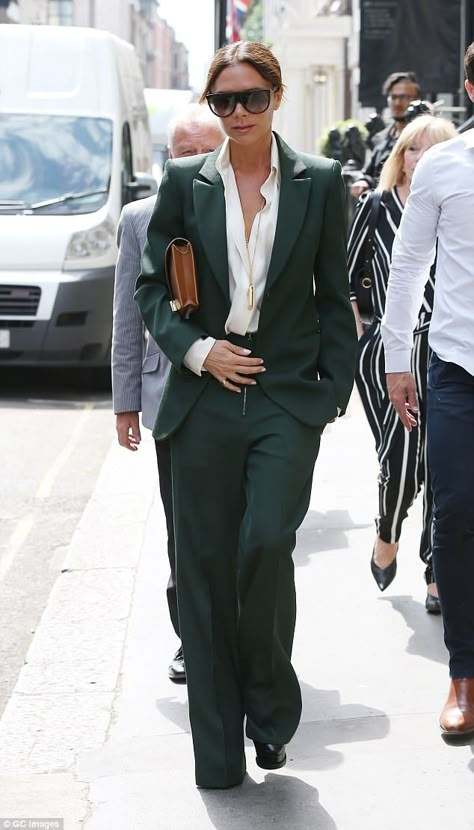 Women In Power Fashion, London Workwear Women, Emerald Suit Women, Emerald Green Outfit Casual, Green Work Outfit, Emerald Suit, Green Suit Women, Power Dresses, Emerald Green Outfit