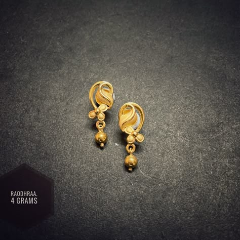 Gold Ear Rings Designs Daily Wear, Casual Gold Earrings, Daily Wear Earrings Gold Indian, God Jewelry, Latest Gold Ring Designs, Small Earrings Gold, Simple Gold Earrings, Engagement Hairstyles, Gold Jhumka Earrings