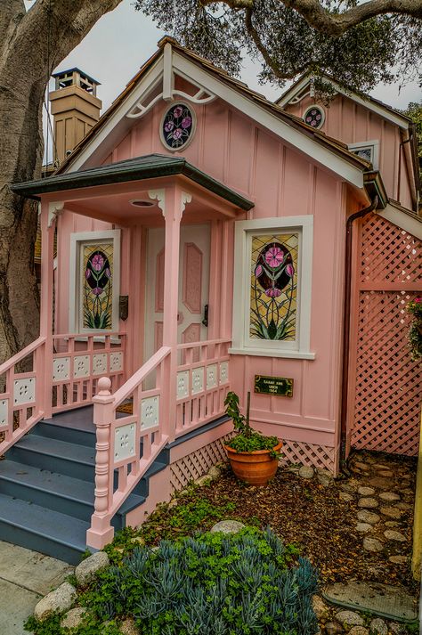 Folk Victorian architecture in the Victorian community of Pacific Grove Earthen Homes, Colourful Homes, Victorian Tiny House, Folk Victorian, Blueberry Bushes, California Trip, Pacific Grove, Victorian Architecture, Dream Cottage