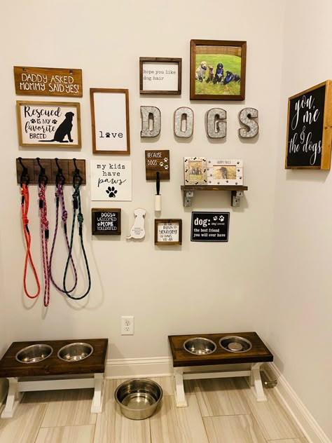 Room Ideas With Dog Space, Dog Bowl Corner, Dog Room Wall Ideas, Dog Area In Home, Dogs Home Ideas, Dogs Organization Ideas, Dog Crate Corner Ideas, Farmhouse Dog Area, Puppy Corner Ideas Living Room