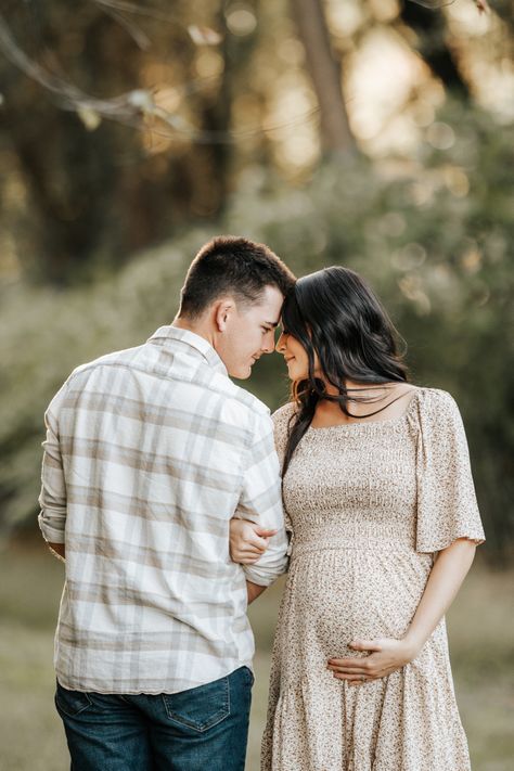 Maternity Photography Same Height, Engagement Photos Pregnant, Pregment Photography Pictures, Maternity Fall Photos, Same Height Couples Poses Maternity, Couple Photoshoot Pregnancy, Maternity Photography In Park, Maternity Session With Husband, Pragnacy Photography Couple