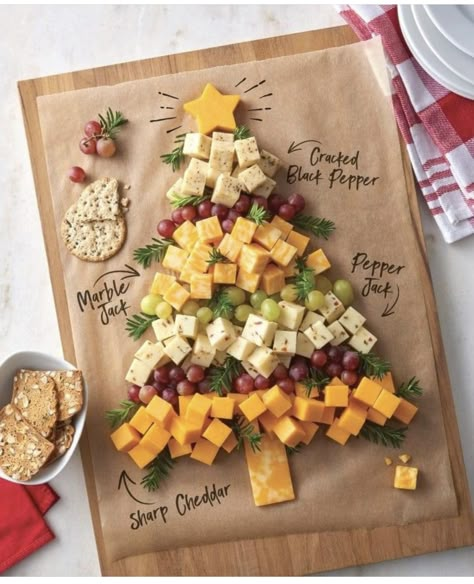 Christmas Cheese Boards, Christmas Tree Food, Holiday Platters, Christmas Charcuterie, Christmas Cheese, Christmas Platter, Cheese And Crackers, Christmas Recipes Appetizers, Charcuterie Inspiration