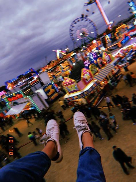 Happy Indie Aesthetic, Fun Loving Aesthetic, Carlycore Aesthetic, Aesthetic Carnival Pictures, Summer Vibes Aesthetic Vintage, Preppy Aesthetic Pictures, Summer Carnival Aesthetic, Indie Summer Aesthetic, Summer Aesthetic Retro