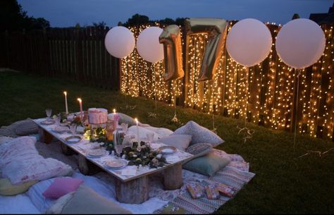 Cute Backyard Birthday Party, Birthday Decoration Ideas Backyard, 21st Birthday Outdoor Decorations, Fancy Outside Dinner Party, 18th Birthday Party Ideas Theme Outdoor, Birthday Party Backyard Ideas, 16yh Birthday Party Ideas, Outside Birthday Picnic, Birthday Decorations Backyard