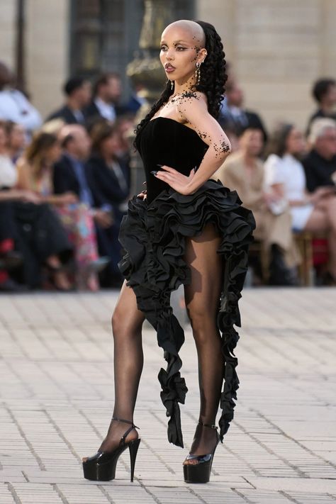 Vogue World Fall 2024 Couture Fashion Show | Vogue Diva Pose, Mara Aesthetic, Aesthetics Photography, Modern Cocktail, Fka Twigs, Valentino Haute Couture, Whimsy Goth, Glitz And Glamour, Alexandre Vauthier