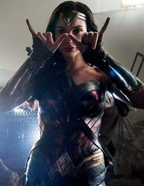 Gal Gardot, Wonder Woman Movie, Wonder Woman Art, Gal Gadot Wonder Woman, Dc Movies, Dc Heroes, Dc Superheroes, Superhero Comic, Gal Gadot