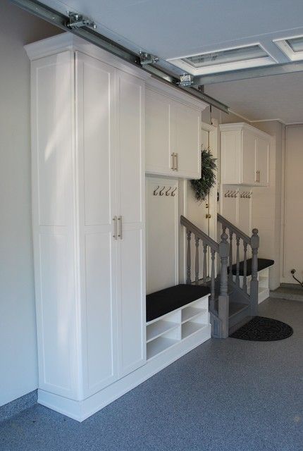 Mud Room Garage, Closet Factory, Garage Entryway, Garage Mudroom, Garage Storage Inspiration, White Cupboards, Mudroom Lockers, Garage Renovation, Mudroom Decor