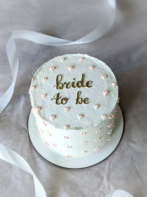 #bride to be cake Bride To Be Cakes Ideas, Bachlorette Cakes, Hen Party Cakes, Bride To Be Cake, Bride To Be Decorations, Bachelorette Cake, Decoration For Party, Simple Bridal Shower, Brides Cake