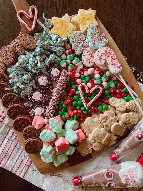 Ashley Anne Christmas Baking Platter Ideas, Long Charcuterie Board Ideas Christmas, Christmas Cookie And Candy Charcuterie Board, Christmas Charcuterie Board Sweets, Cookie Board Christmas, Christmas Cookies Charcuterie Board, Candy Charcuterie Board Christmas, Sweet Christmas Charcuterie Board, Candy Board Christmas