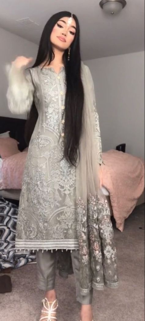 Eid Simple Outfit, Eid Outfit Aesthetic, Eid Fits Aesthetic, Desi Clothes Pakistani Outfits Simple, Eid Aesthetic Outfits, Eid Suits Pakistani Dresses, Eid Clothes Outfits, Eid Dresses Simple, Desi Eid Outfits