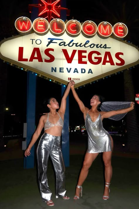 Retro Vegas Bachelorette, Vegas Aesthetic Pictures, 21st In Vegas, Vegas Bridesmaid Dress, Las Vegas 21st Birthday Ideas, Las Vegas Theme Party Outfit, Vegas Theme Party Outfit, Vegas Inspo Pics, Vegas Nightclub Outfit