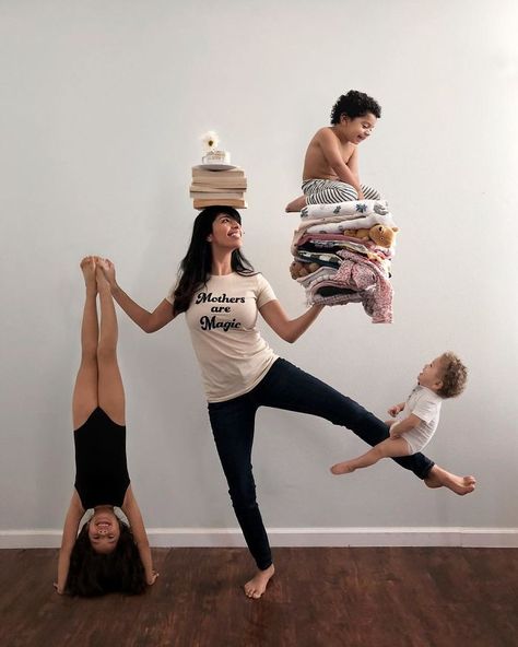 Creative Mom Of Three Turns Photographs Of Her Children Into Magical Scenes Minecraft Cakes, Funny Family Photos, Creative Mom, Minecraft Cake, Yoga Style, Minecraft Birthday, Foto Baby, Foto Tips, Family Humor