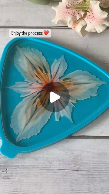 Resin Flower Coasters, Saniya Shaikh, Mosaic Art Diy, Flower Coasters, Resin Crafts Tutorial, Craft Room Decor, Diy Epoxy, Online Class, Resin Flowers