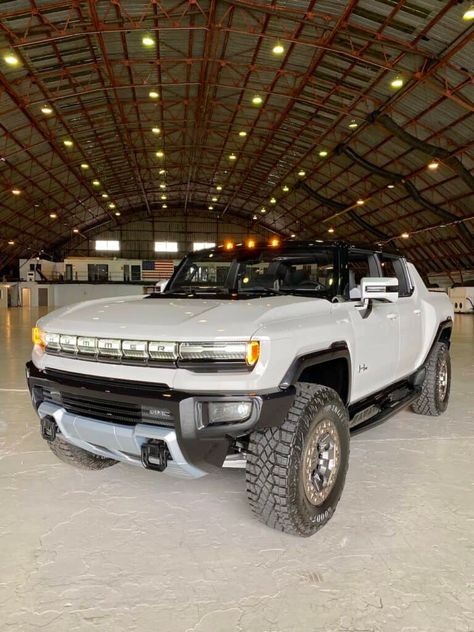 Hummer Ev Pickup, Ev Hummer, Gmc Hummer Ev Suv, Hummer Ev Suv, Off Road Cars, Hummer Car, Gmc Hummer Ev, Hummer Ev, Hummer Truck