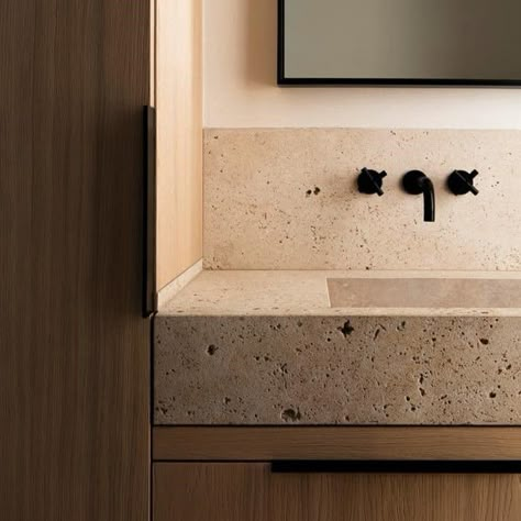 Drømme Bad, Design Interior Baie, Travertine Bathroom, Stone Bathroom Sink, Bathroom Diy Ideas, Stone Walls Interior, Sustainable Interior Design, Natural Bathroom, Stone Bathroom