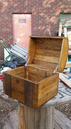 Treasure Chest Out of Repurposed Pallet Wood ........................................................ Please save this pin... ........................................................... Visit Now! OwnItLand.com Repurposed Pallet Wood, Pallet Chest, Pallet Boxes, Reclaimed Wood Projects, Pallet Creations, Wood Working Projects, Recycled Pallets, Pallet Crafts, Wood Pallet Projects