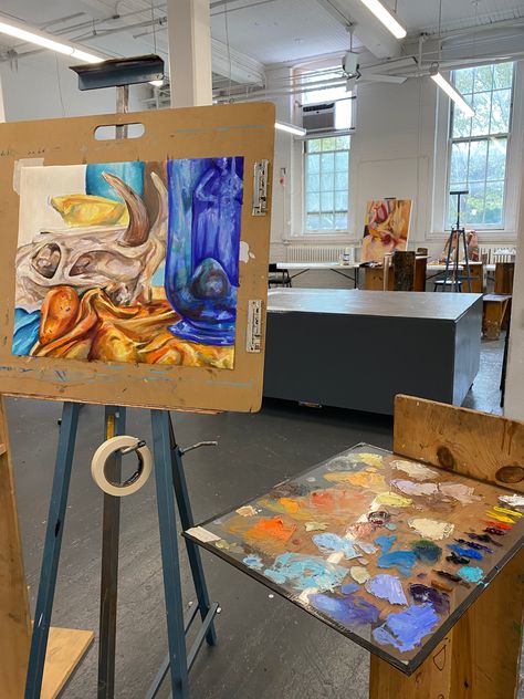 art school college painting studio aesthetic Fine Arts Major Aesthetic, Fine Art Student, Fine Arts Student Aesthetic, Art Classroom High School, Art College Aesthetic, Painting Studio Aesthetic, Art University Aesthetic, Romanticizing University, Art Class Aesthetic