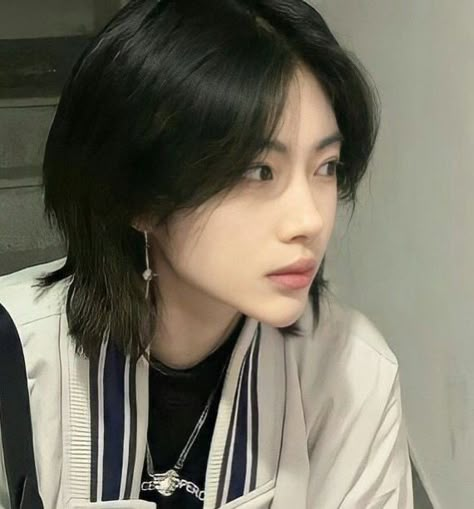 Korean Hair Ideas, Korean Hairstyles, Long And Short Hair, Hairstyles Trendy, Korean Hair, Asian Man, Love At First, Love At First Sight, Medium Length