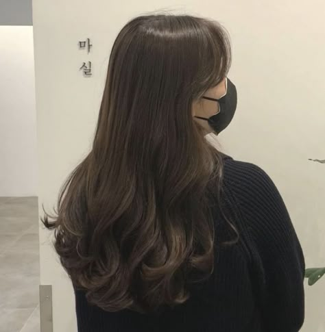 Korean Perm Short Hair, Brown Hair Korean, Perm Curls, Korean Long Hair, Long Hair Perm, Pelo Cafe, Korean Hair Color, Hair Inspiration Long, Hairstyles For Layered Hair