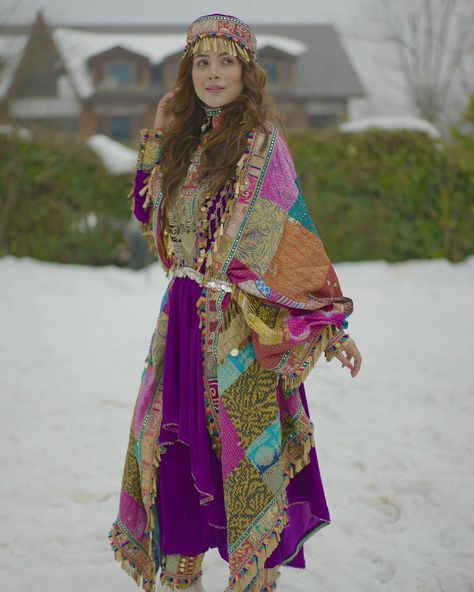 Kashmiri Dress Traditional, Kashmir Dress, Kashmir Fashion, Kashmiri Outfits For Women, Shahnaz Gill, Shehnaz Gill, Afghan Beauty, Kashmir Trip, Shehnaaz Gill