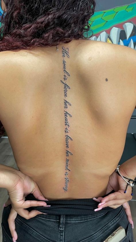 Spine Tattoo Ideas, Writing Tattoos, Chest Tattoos For Women, Spine Tattoos For Women, Tattoos Geometric, Tattoos For Black Skin, Pretty Tattoos For Women, Dope Tattoos For Women, Stylist Tattoos