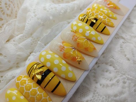 Bumblebee Handmade Glue on Nails Korean Nails Japanese - Etsy Australia Bumble Bee Nails, Nails Japanese, Nails Korean, Bee Nails, Nails Gel Nails, Korean Nails, Nail Art Set, Japanese Nails, Santa Clara