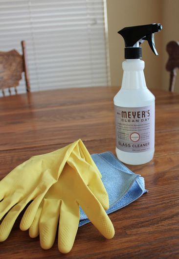 10 Ways to Make Cleaning More Fun -- such great ideas in this list! I want to go clean right now! :) Cleaning Fun, Mopping Floors, Cleaning Stuff, Cleaning Day, Natural Cleaners, Household Cleaning Tips, Diy Cleaners, Doing Laundry, Cleaners Homemade