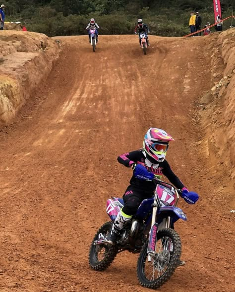 Female Motocross, Dirt Bike Aesthetic, Motocross Aesthetic, Dirt Bike Girl Aesthetic, Women Motocross, Womens Dirt Bike Gear, Women Dirt Bike, Female Dirt Bike Riders, Girl Dirtbike