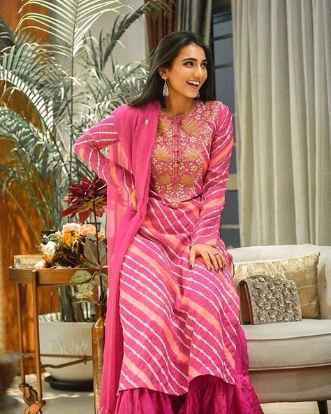 We ain't getting over sharara's anytime soon! 😉💕 . Check out these amazing sharara's we spotted on fashion bloggers! . P.C @missstylefiesta @payalia @aashnashroff @rasnabhasin @houseofmisu @shereenlovebug #indianwedding #indianbride #zowed #prettybride #beautifulbride #brideessentials #allthingsbridal #bridegoals #bridaltrousseau #bridebook #bridaldiaries #makeupartist #makeup #indowestern #hairandmakeup #jewellery #indianweddingblog #lehenga #kurtasharara #shararapants #drapedskirt #sharara Lehariya Kurti Designs, Masoom Minawala, Bandhani Dress, Indian Designer Suits, Vogue Wedding, Salwar Designs, Long Kurti Designs, Cotton Kurti Designs, Dress Indian Style