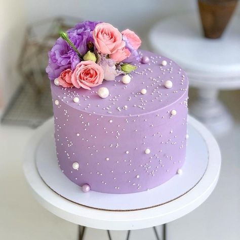 Purple Birthday Cake For Women Elegant, Pretty Cakes For Women Birthdays Simple, Purple Birthday Cake For Women, Cake Ideas Vintage, Birthday Cake For Women Simple, Twin Birthday Cakes, Purple Cakes Birthday, Cakes Decorated, Mums Birthday