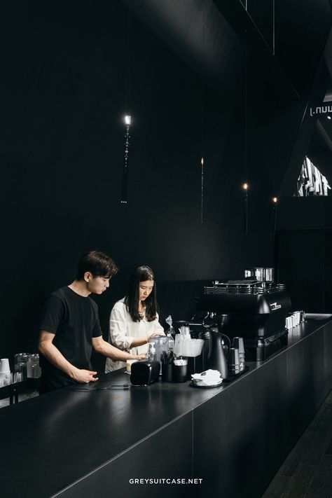 Cafe Black Interior, Black White Coffee Shop, Black Bakery Interior, Black Cafe Design, Black Coffee Shop Design, Black Coffee Shop Interior, Black Cafe Interior, Architecture Coffee Shop, Black And White Coffee Shop