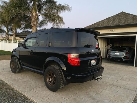 Joey Abundiz on Instagram: “I’m getting tons of DMs about the Element set up. I have a @aerogenics lift kit. 1.5s in the front and 1.0s in the rear.. wheels are a…” Honda Element Lifted, Lifted Honda Element, Honda Element Camping, 2006 Honda Pilot, Off Road Cars, Scion Xb, Chevy Express, Honda Element, Honda Ridgeline