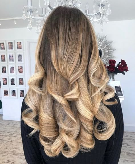 beautiful two toned blonde hair with dark roots styled with a bouncy curly blow dry full of volume 👸🏽😍 #blowdry #long #hair #girls #hair #dresser #blonde #brunette #dark #hair #bleached #curled #straightened Blow Dry Hair Curls, Curly Blow Dry, Curly Blowdry, Ombre Dark, Bouffant Hair, Asymmetrical Hairstyles, Blow Dry Hair, Shoulder Hair, Bangs Hairstyles